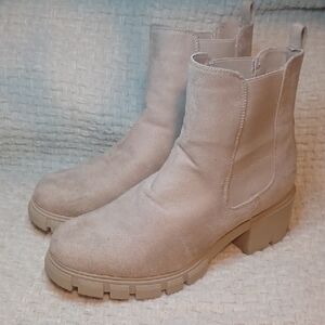 Madden Girl Womens  Tessa Chelsea Boots